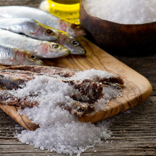 Piatto di pesce sotto sale